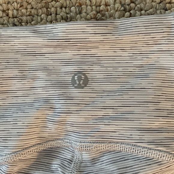 Lululemon running leggings size 4 - Picture 6 of 9